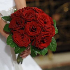 Εικόνα της Νυφική Ανθοδέσμη με κόκκινα τριαντάφυλλα.