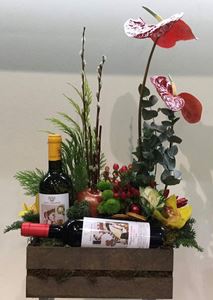 Picture of Arrangement with wine